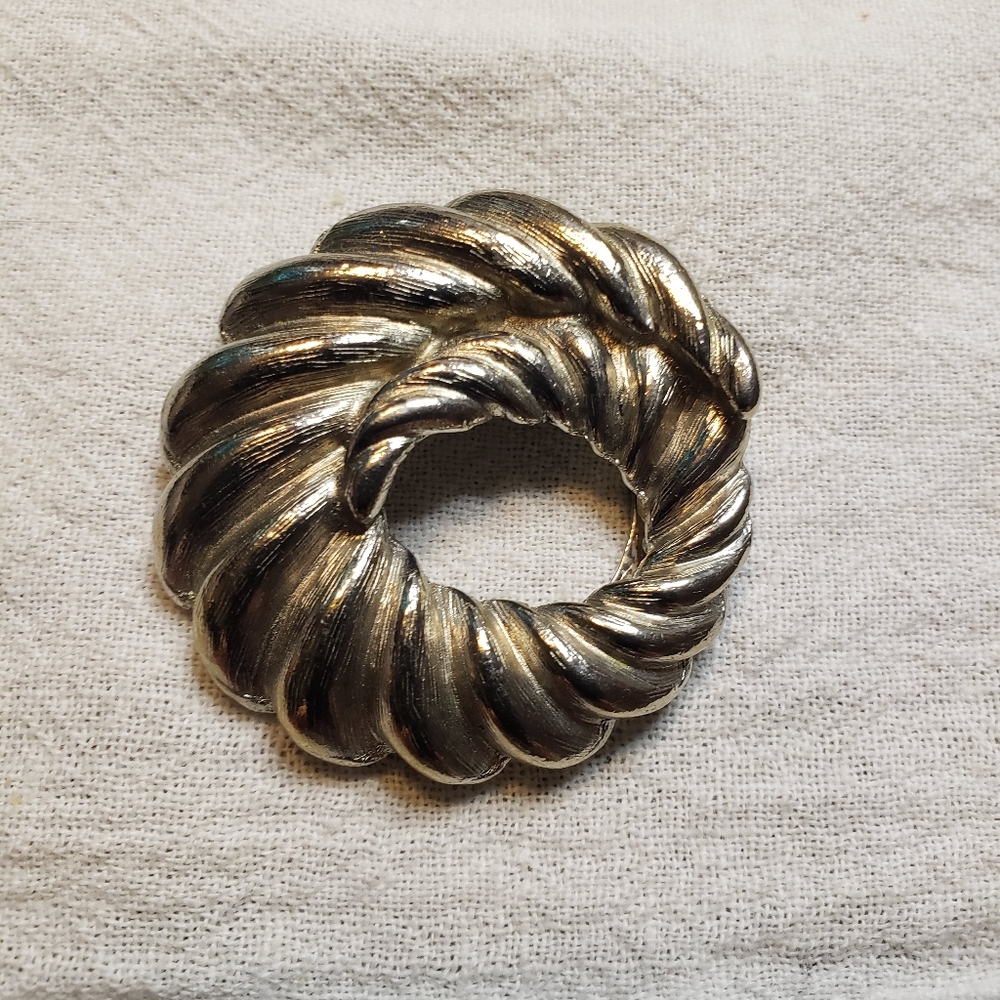 Beautiful Vintage Silvertone Lieba USA Sweater Clip